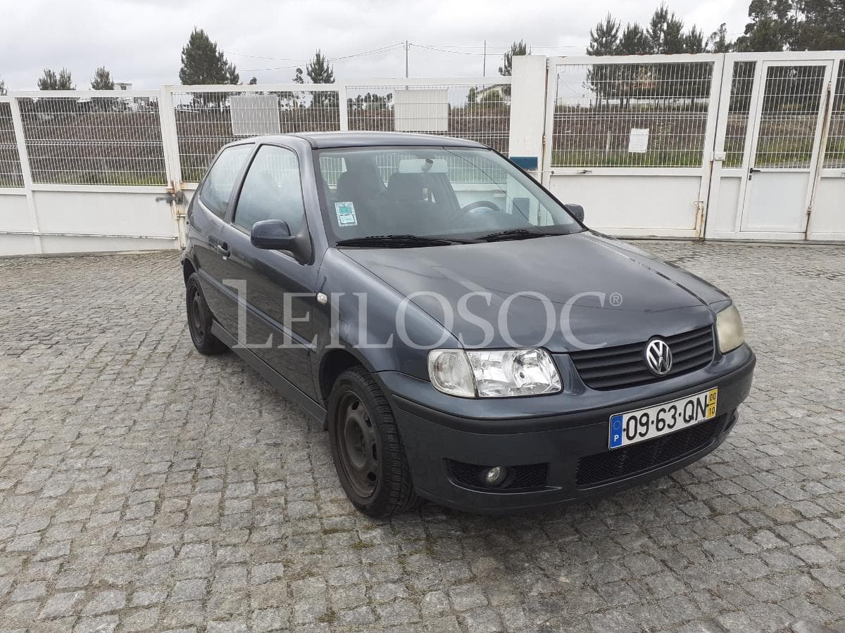 Volkswagen Polo 1.0 · Ano 2000