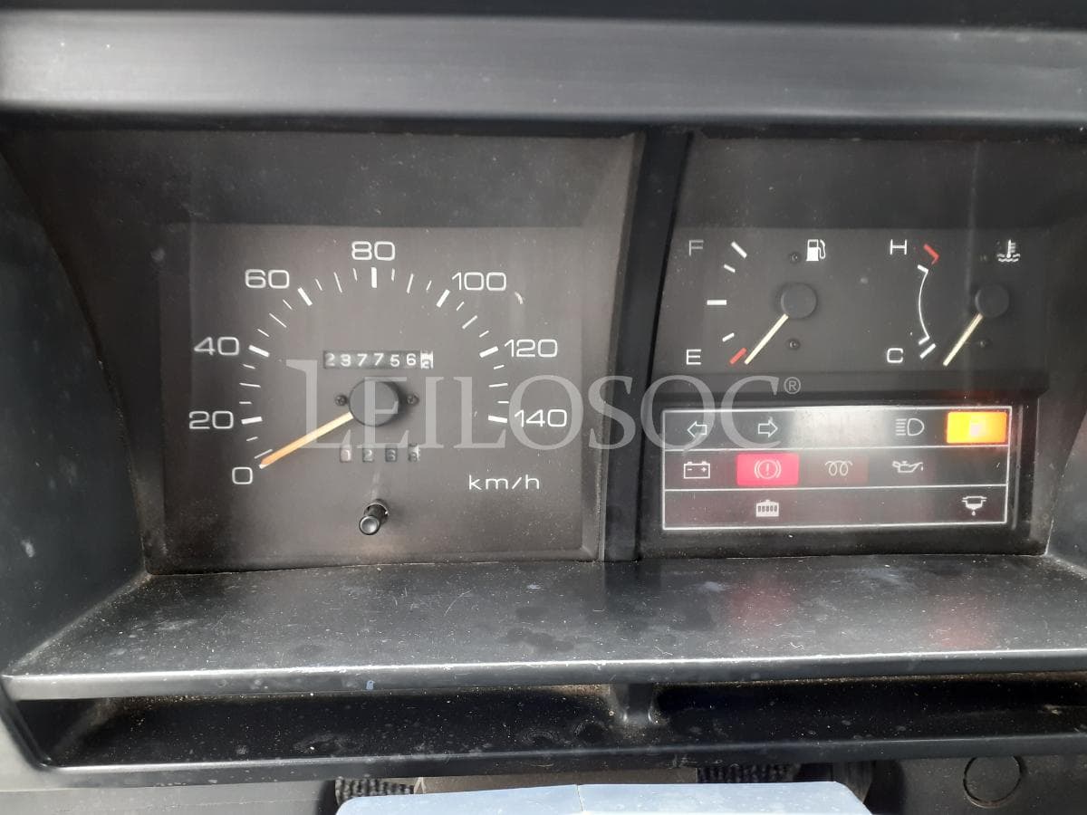 Isuzu NKR 2.8 · Ano 1994 — imagen 12