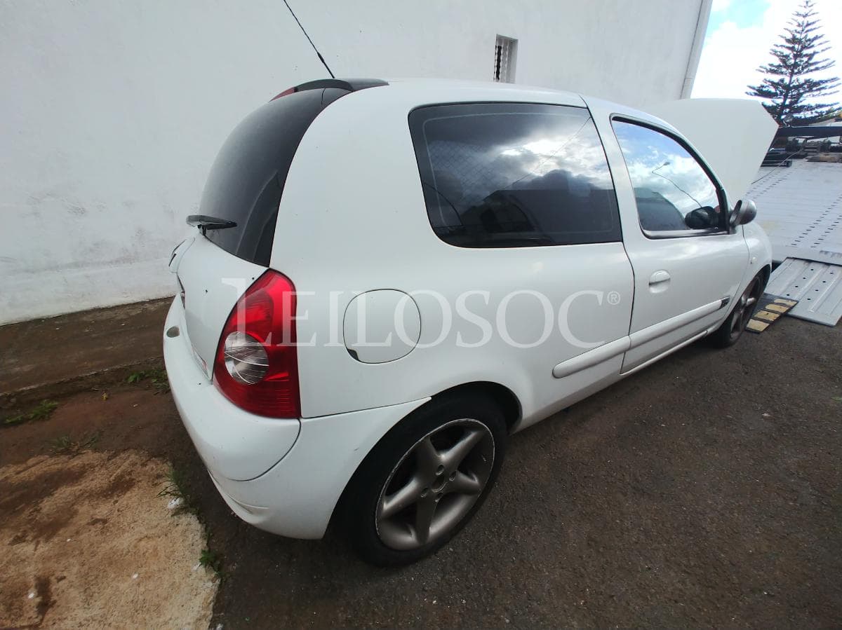 Renault Clio — image 1