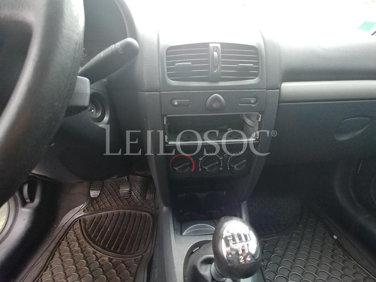 Renault Clio — image 7