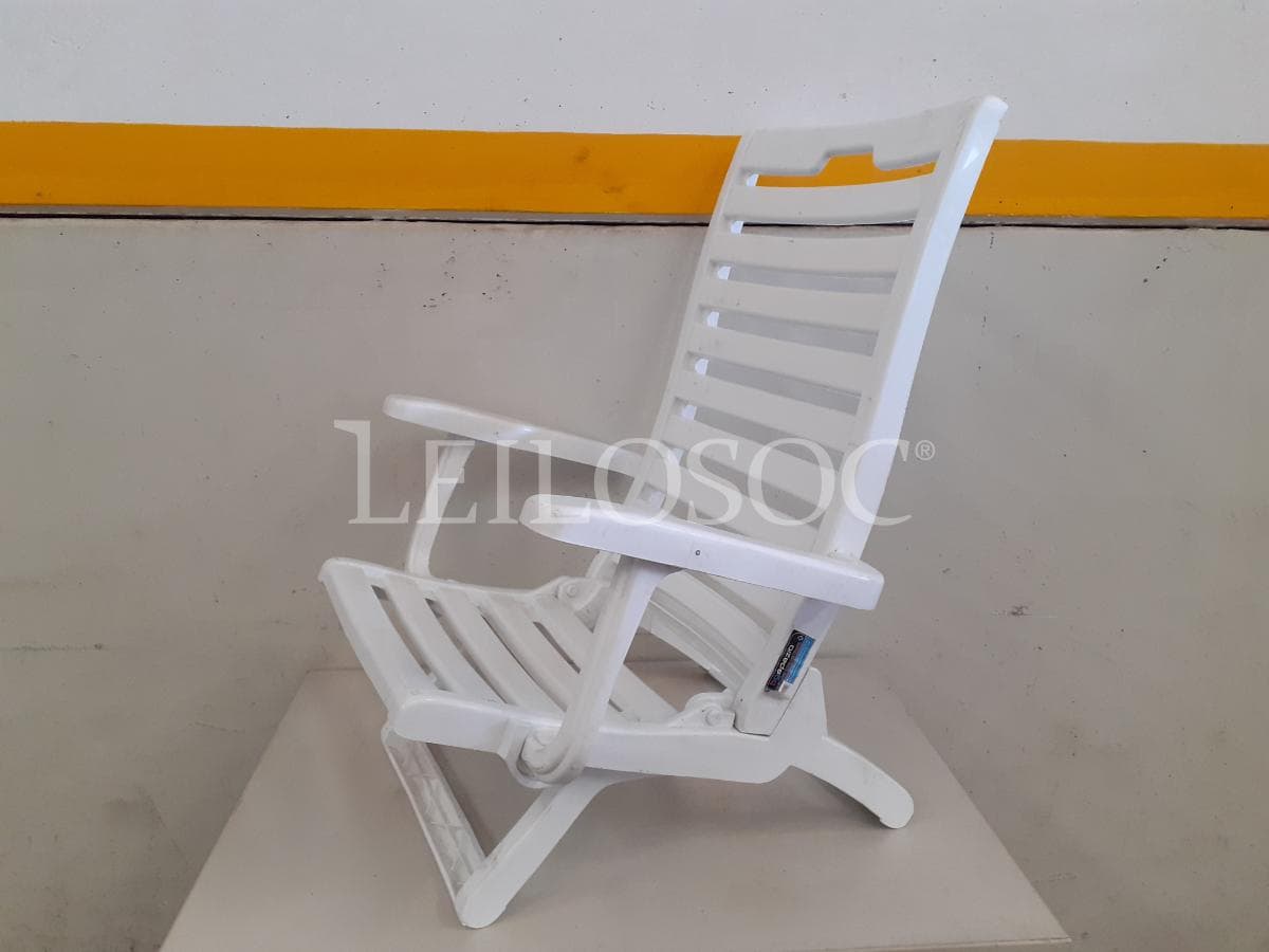 Plastic Chairs · — image 3