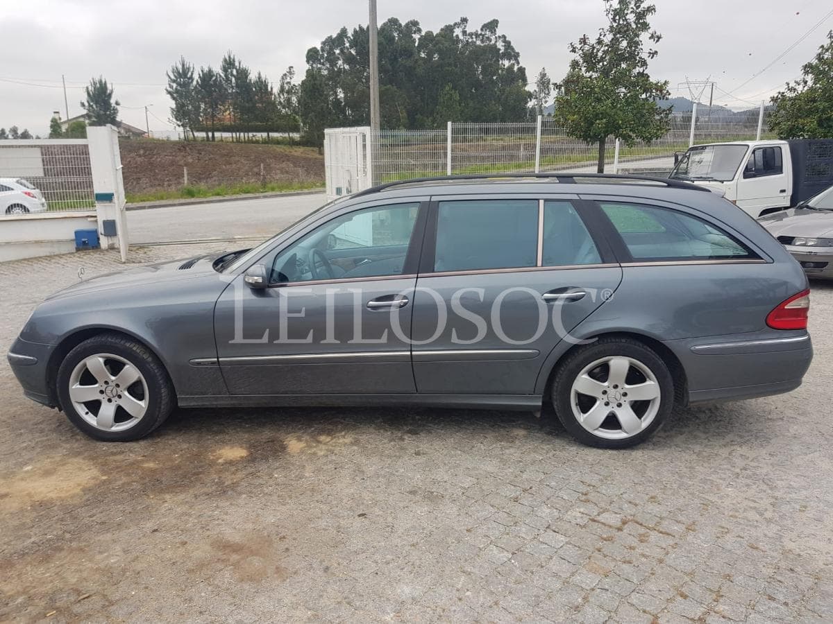 Mercedes-Benz E 220 CDI Avantgard · Ano 2005 — imagen 4