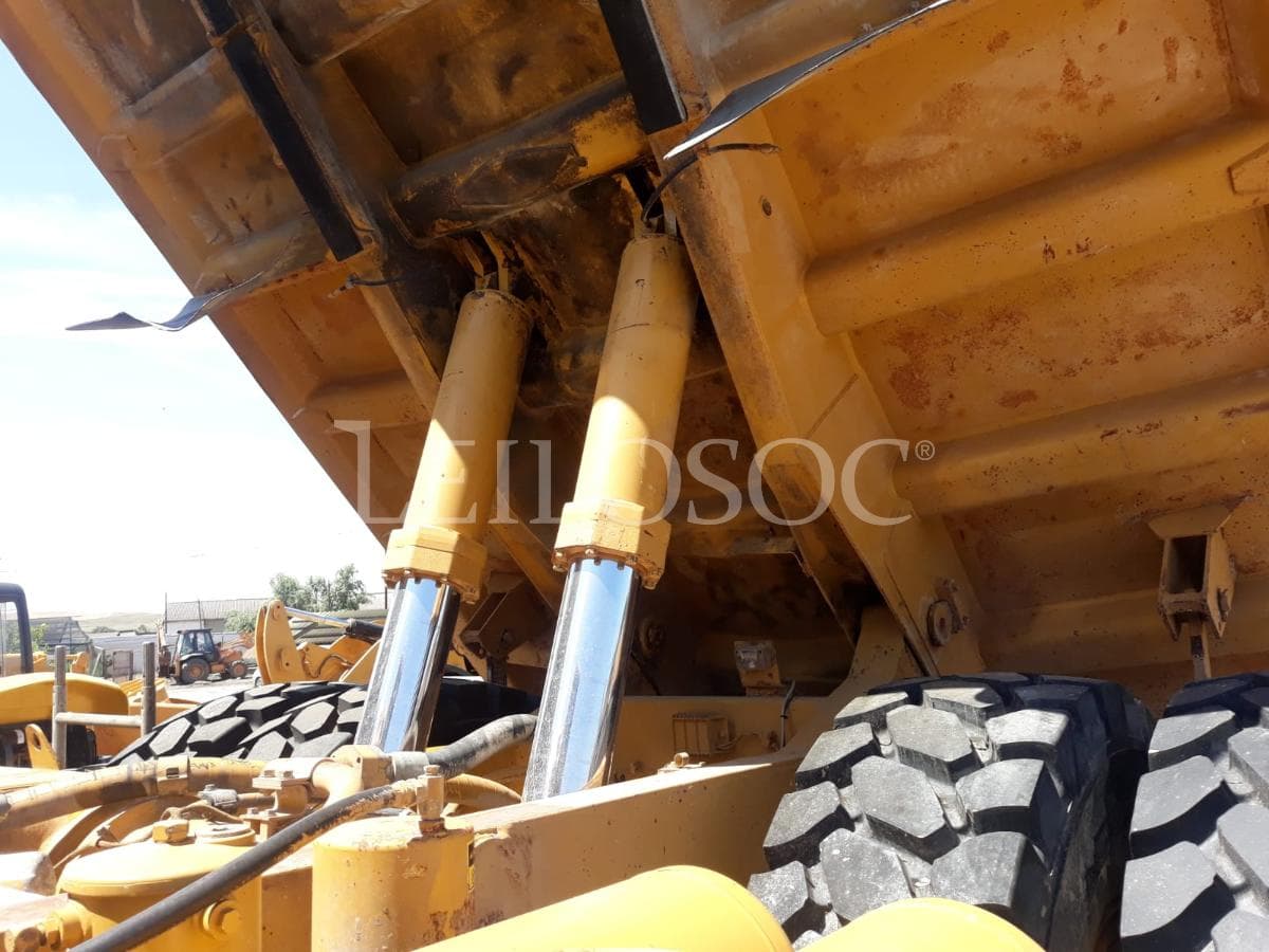 Dumper Caterpillar 769G — image 5
