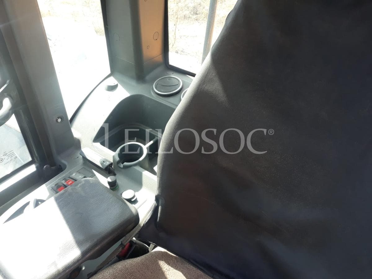 Pala Cargadora Hyundai 757 9A XTD — image 7