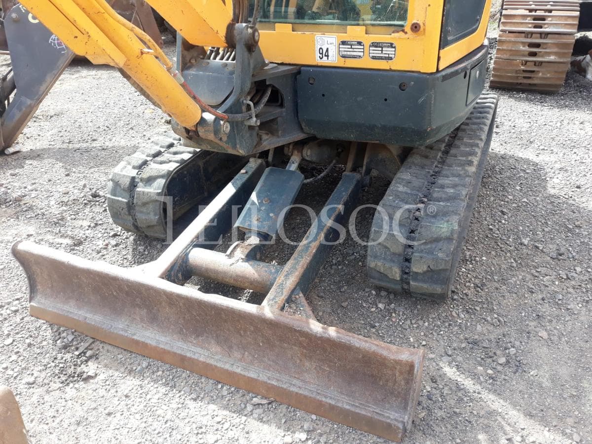 Mini Excavadora Hyundai 2.7 ton — imagem 3