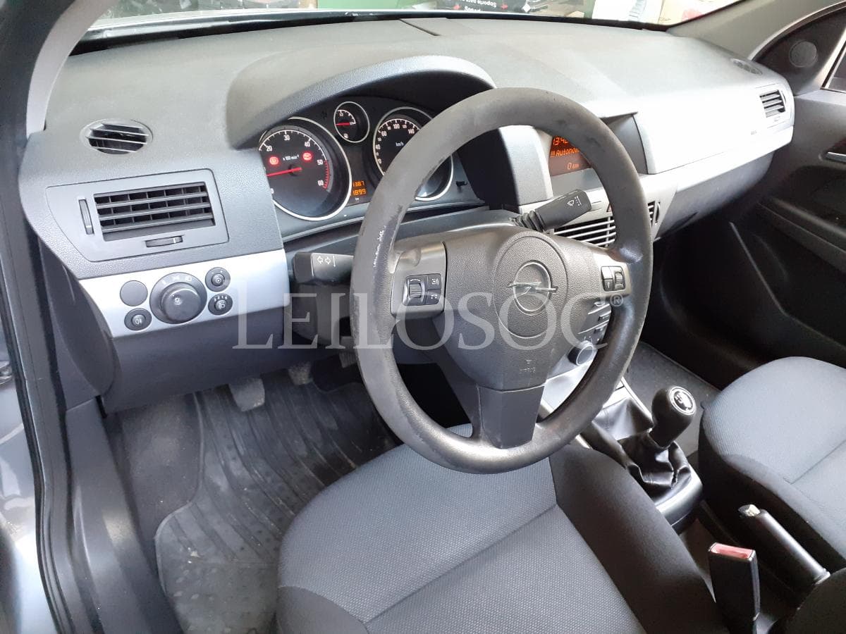 Opel Astra Station Wagon 1.3 CDTI · Ano 2006 — imagem 10