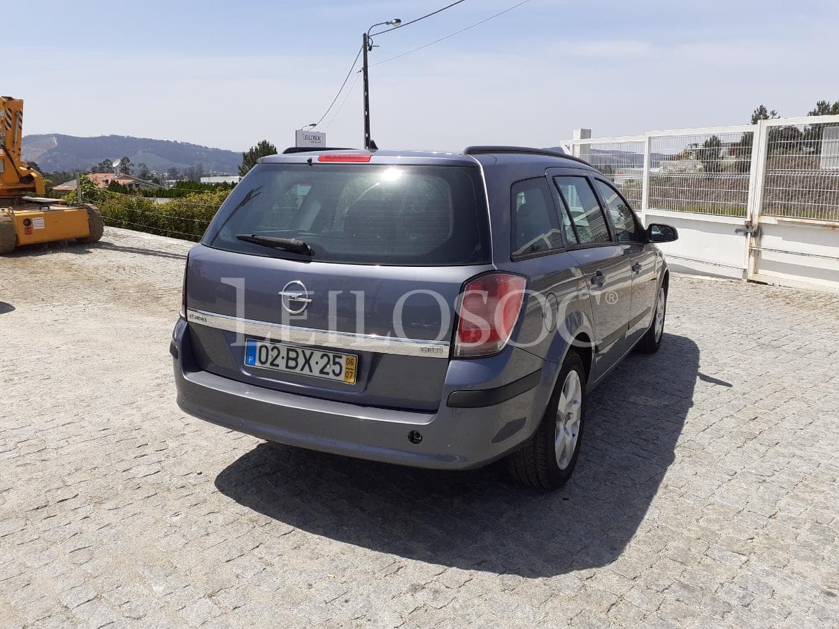 Opel Astra Station Wagon 1.3 CDTI · Ano 2006 — imagem 4