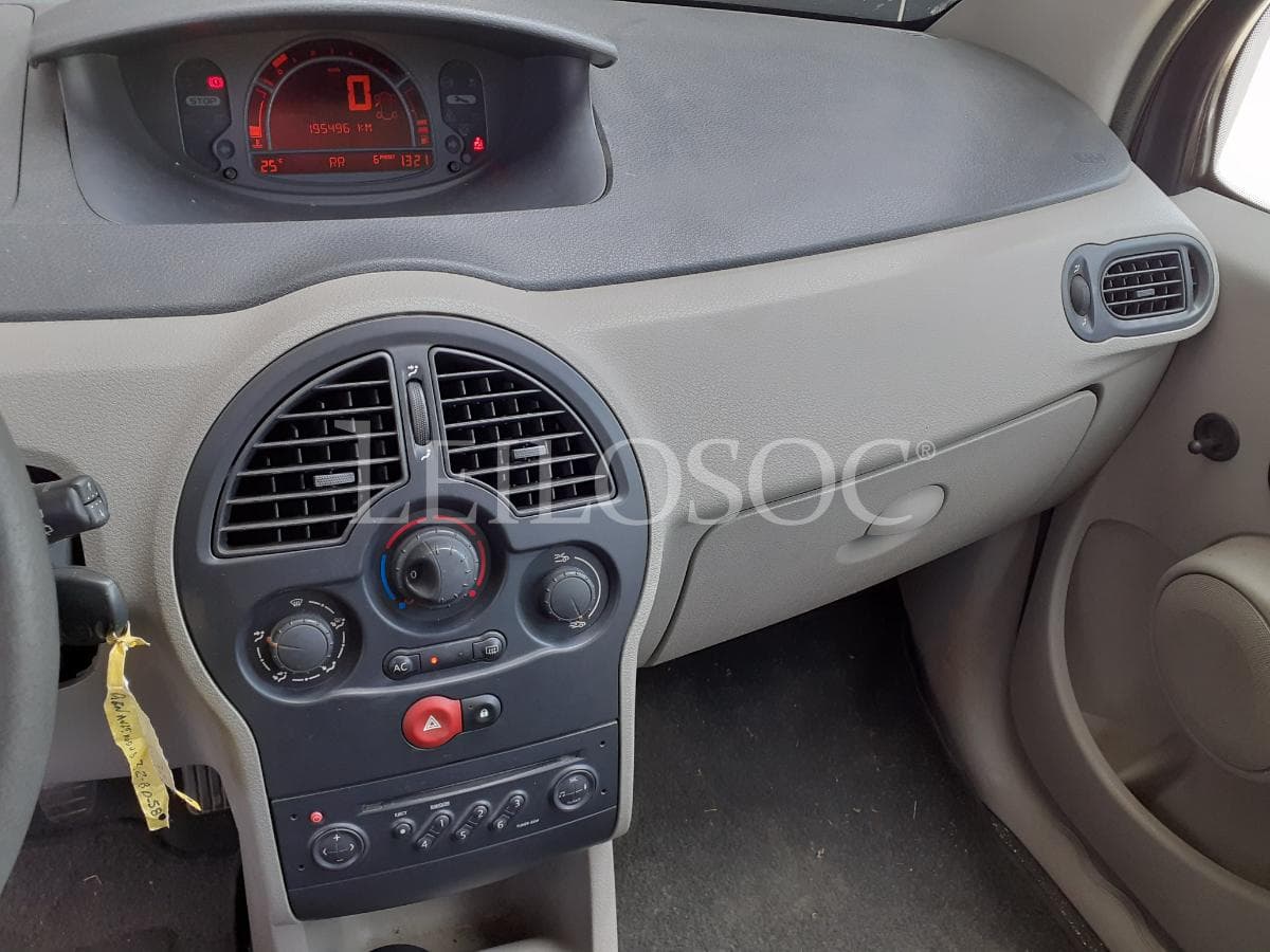 Renault Modus 1.5 DCI · Ano 2006 — image 13