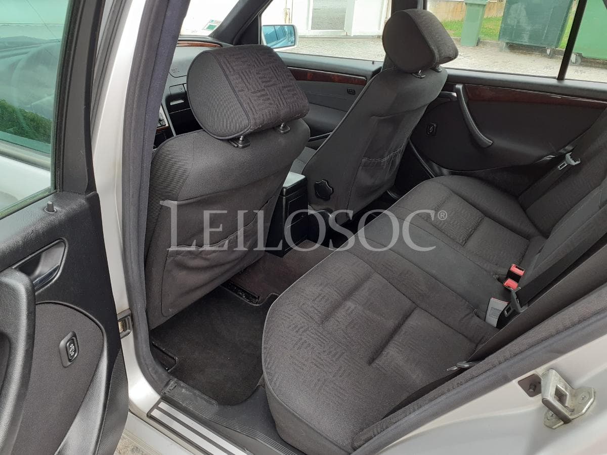 Mercedes-Benz C220 CDI · Ano 2000 — imagem 15