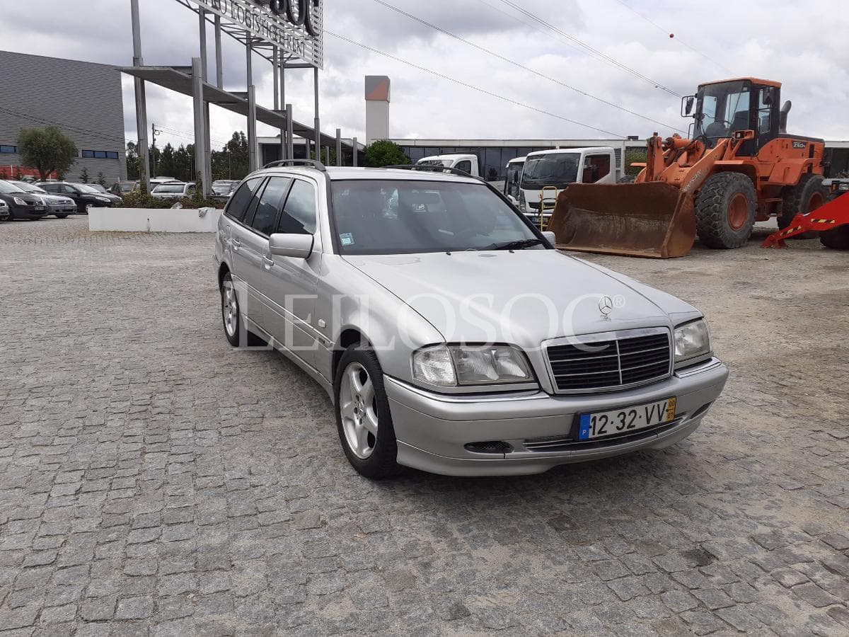 Mercedes-Benz C220 CDI · Ano 2000 — imagem 1