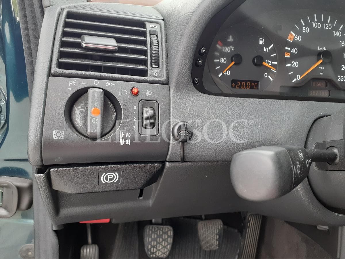 Mercedes-Benz C 220 · Diesel · Ano 1997 — image 12