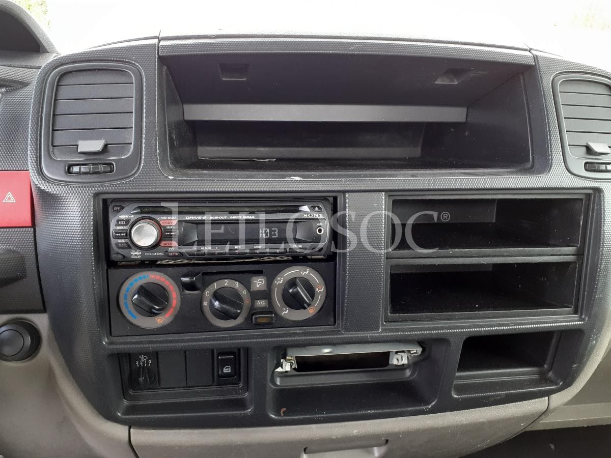 Renault Maxity · Ano 2008 — imagem 11