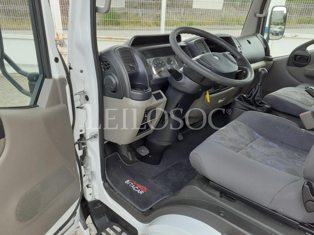 Renault Maxity · Ano 2008 — imagem 7