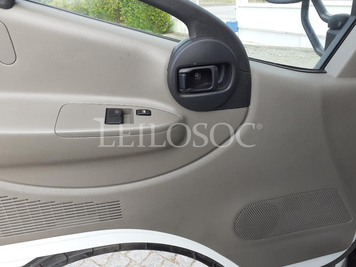 Renault Maxity · Ano 2008 — imagem 9