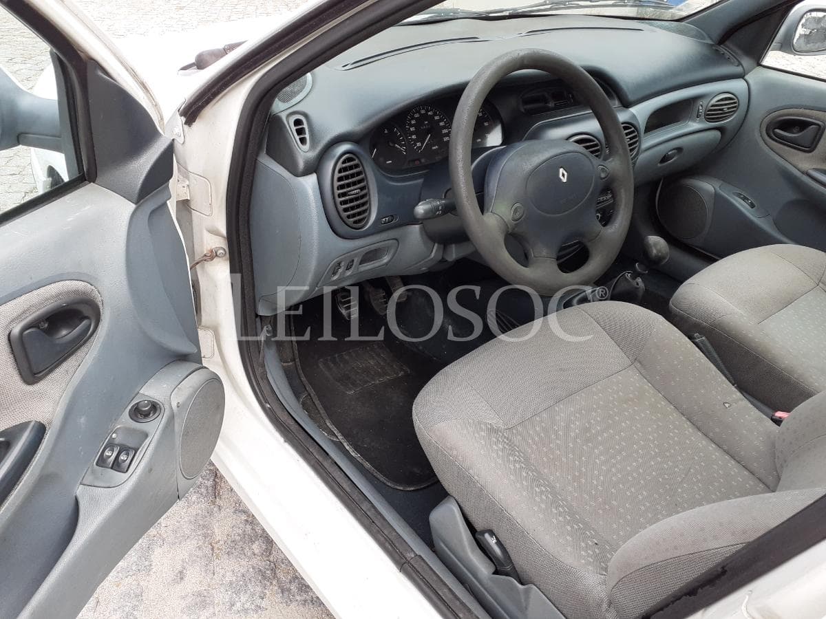 Renault Mégane 1.4 ·  Ano 1996 — imagem 7