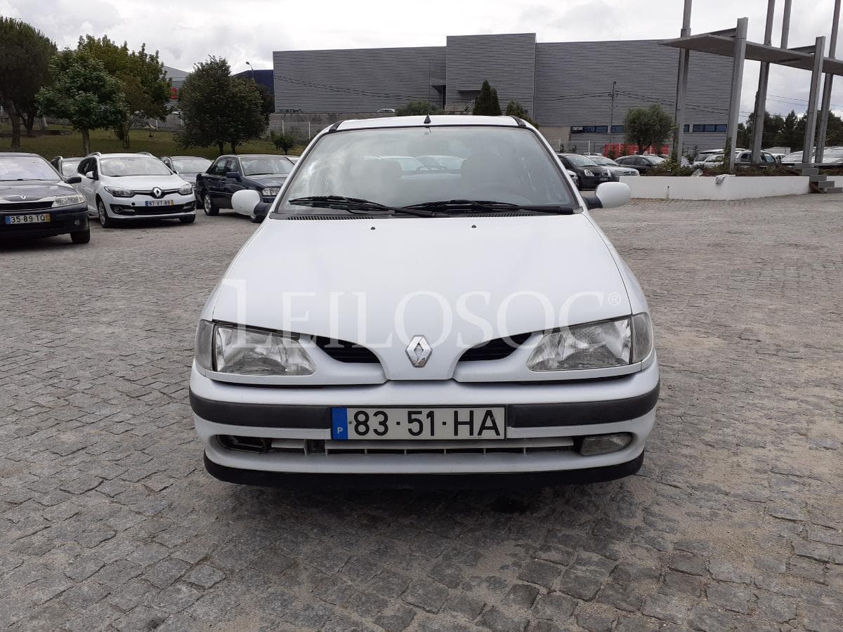 Renault Mégane 1.4 ·  Ano 1996 — imagem 2
