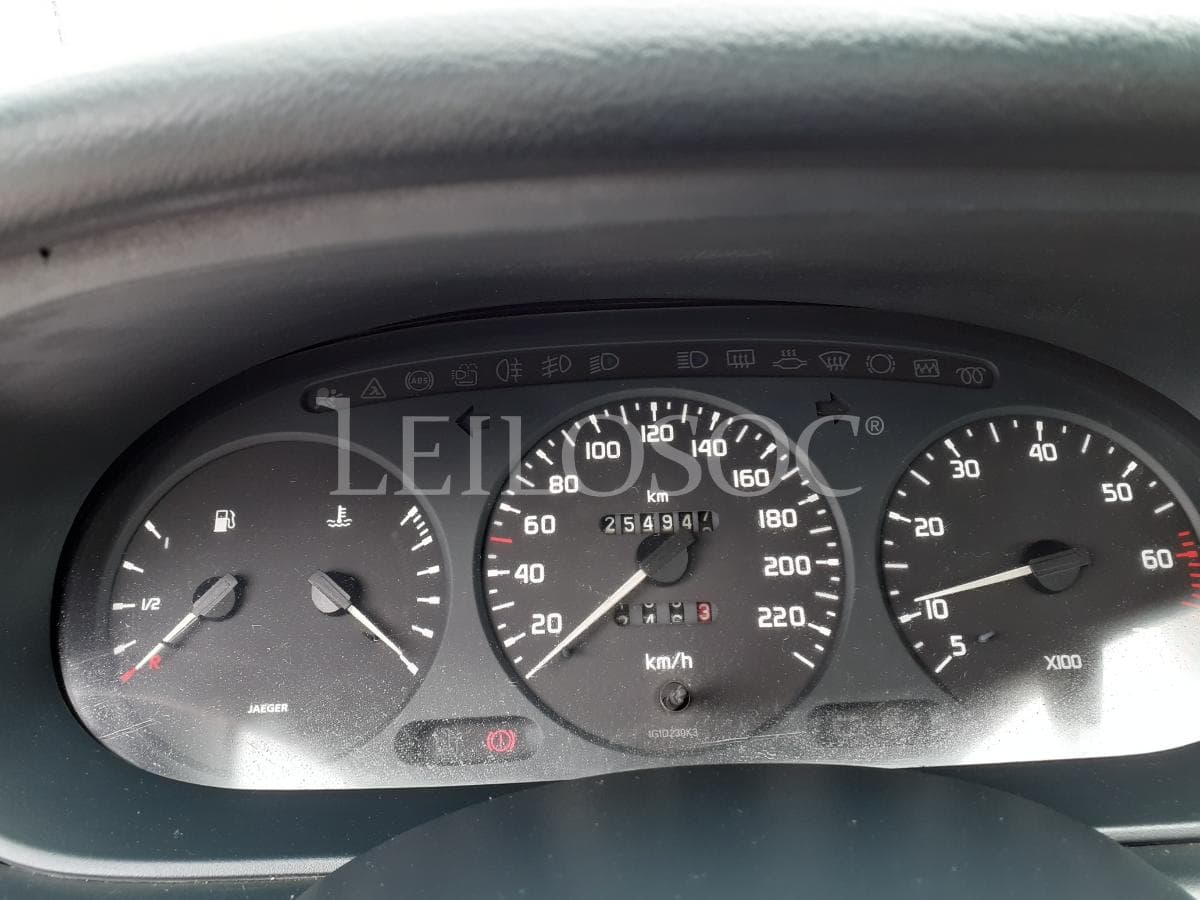 Renault Mégane 1.4 ·  Ano 1996 — imagem 11