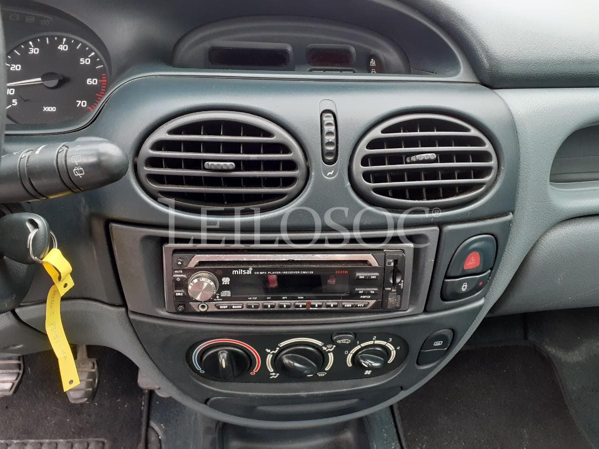Renault Mégane 1.4 ·  Ano 1996 — imagem 13