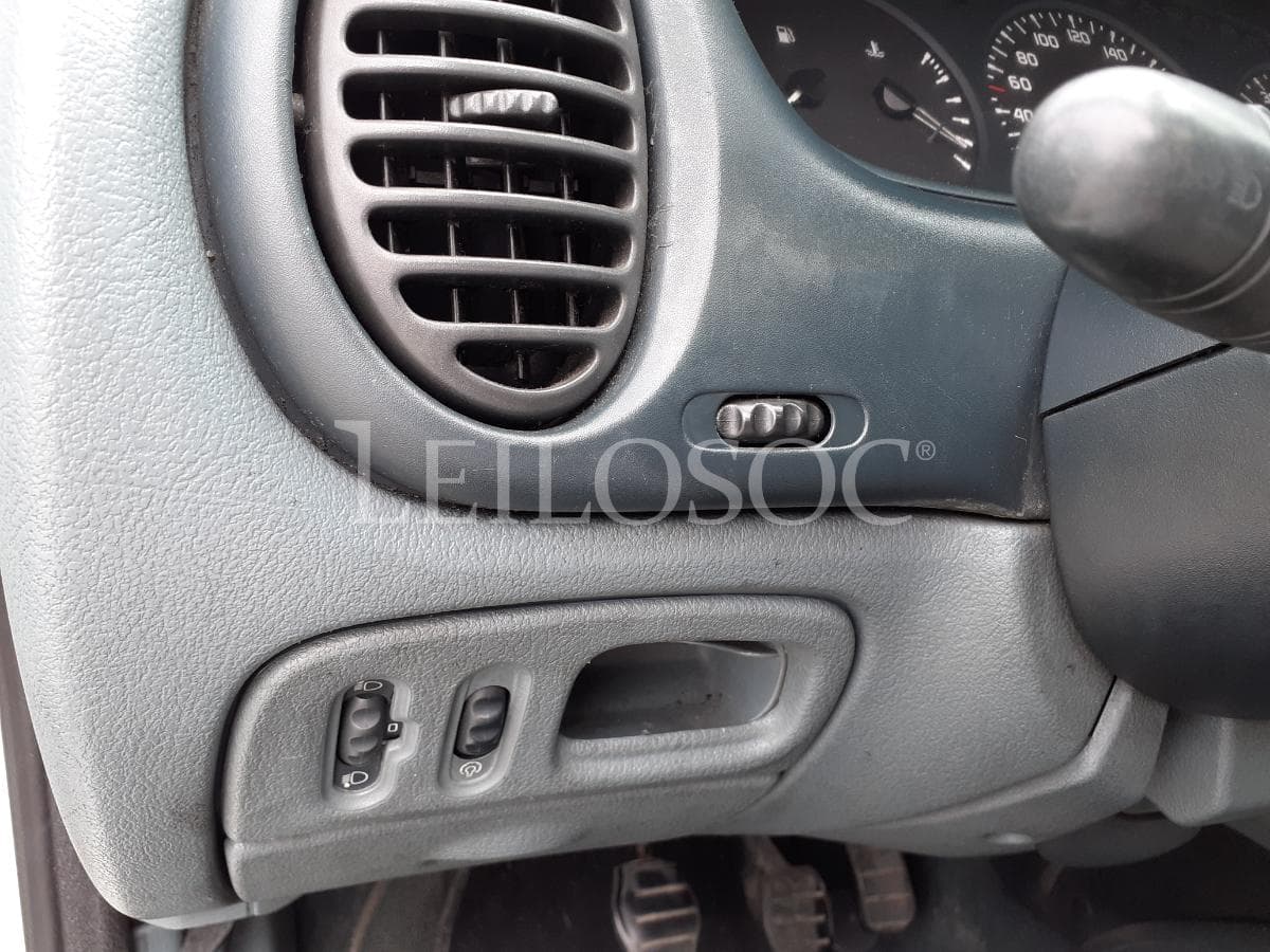 Renault Mégane 1.4 ·  Ano 1996 — imagem 14