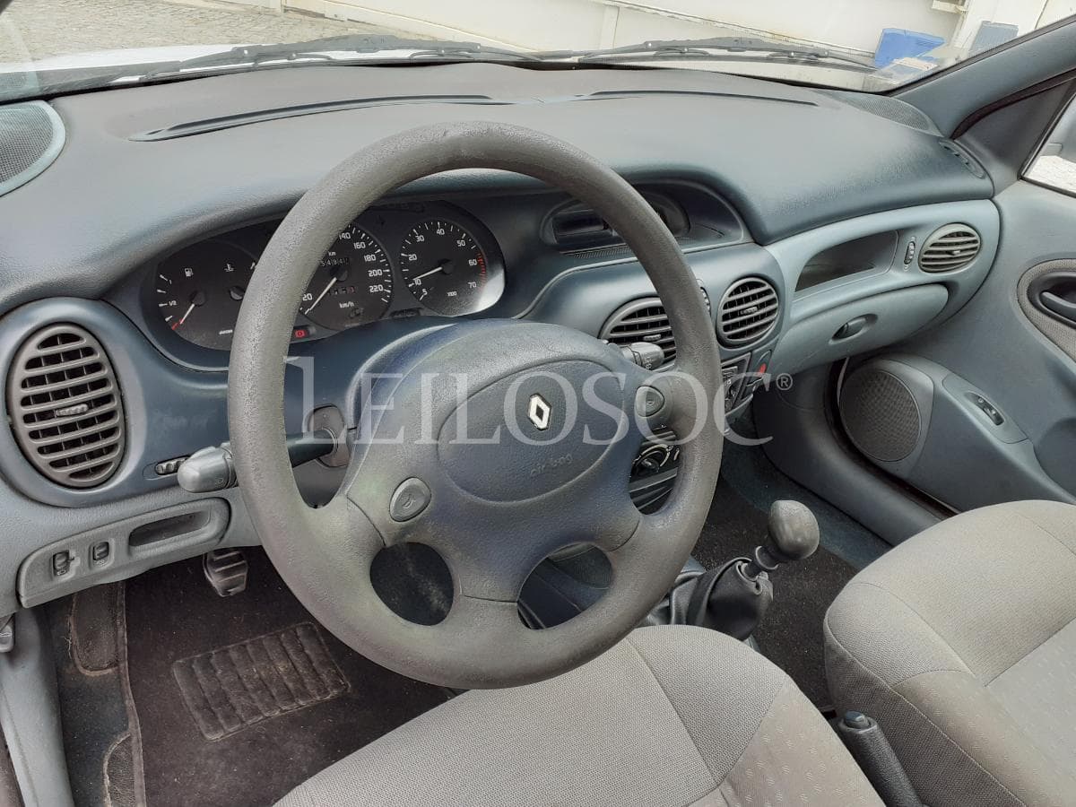 Renault Mégane 1.4 ·  Ano 1996 — imagem 10