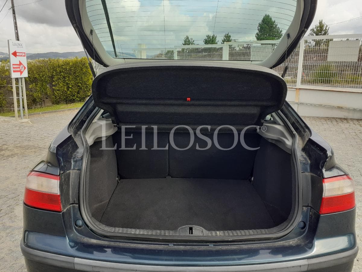 Renault Laguna · Ano 2002 — imagem 16