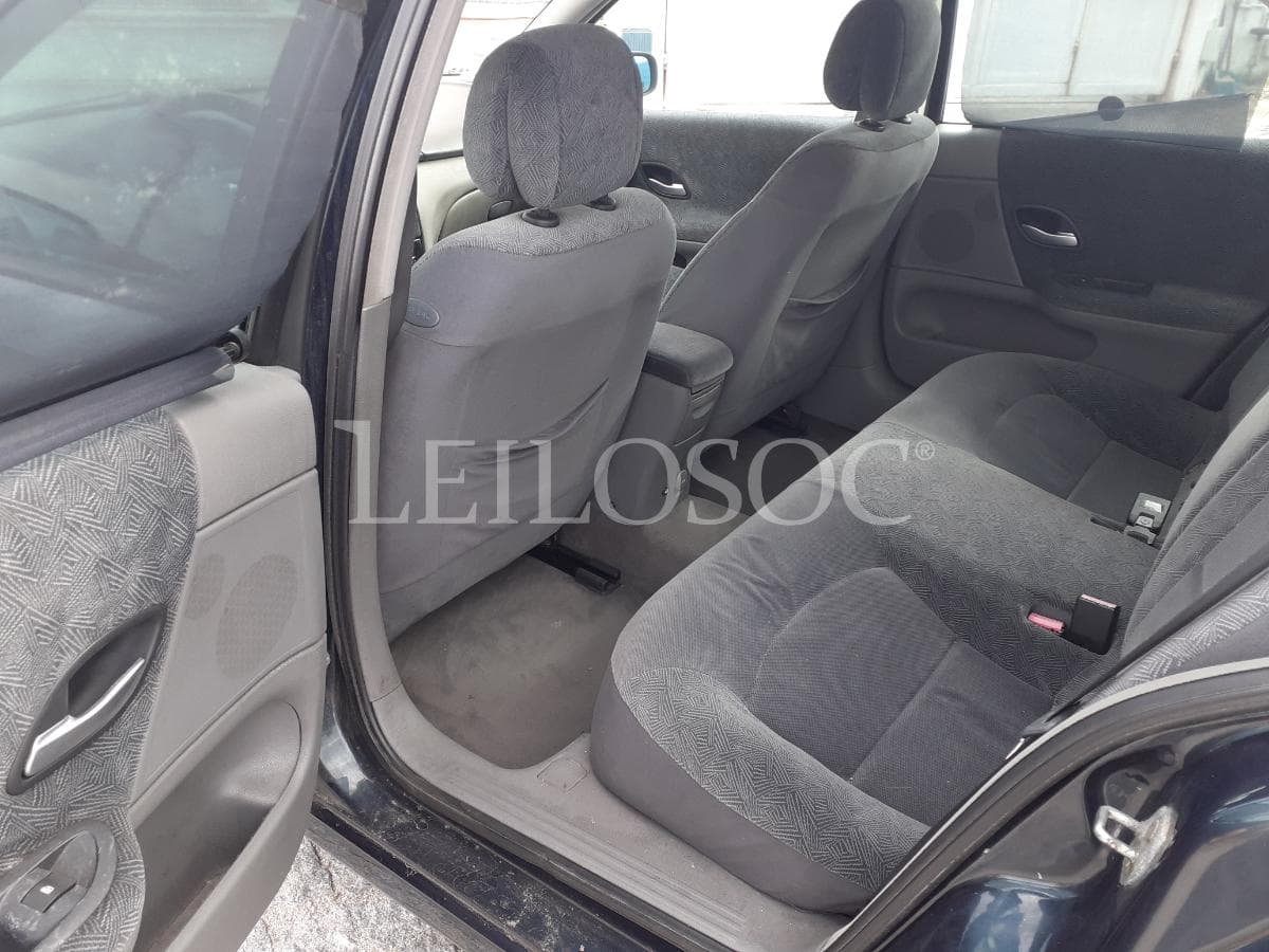 Renault Laguna · Ano 2002 — imagem 15
