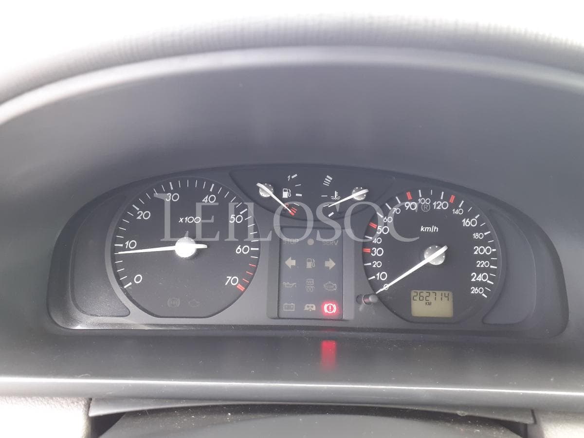Renault Laguna · Ano 2002 — imagem 10