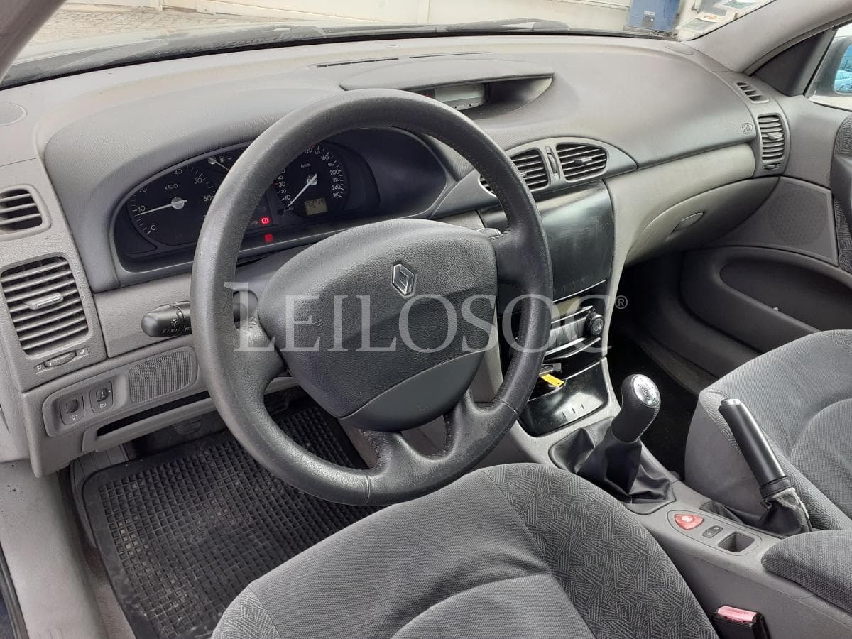 Renault Laguna · Ano 2002 — imagem 9