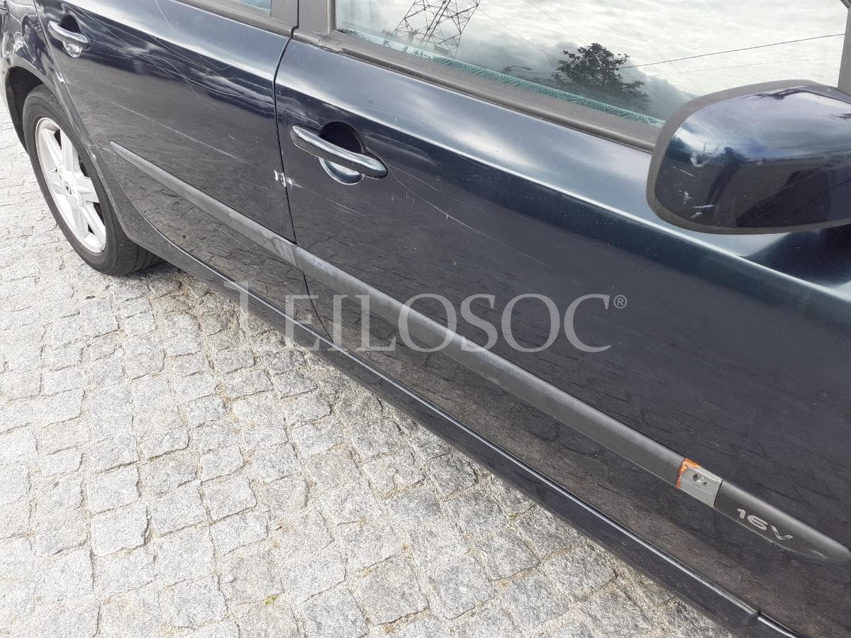 Renault Laguna · Ano 2002 — imagem 21