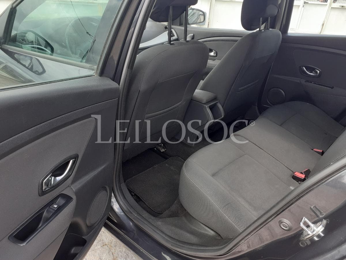 Renault Mégane 1.5 DCI · Année 2013 — image 16