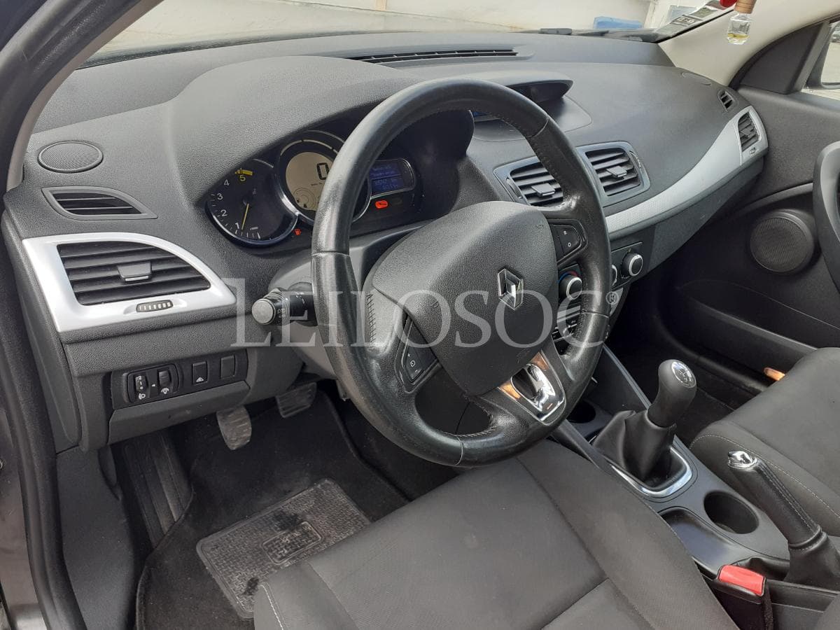 Renault Mégane 1.5 DCI · Année 2013 — image 10