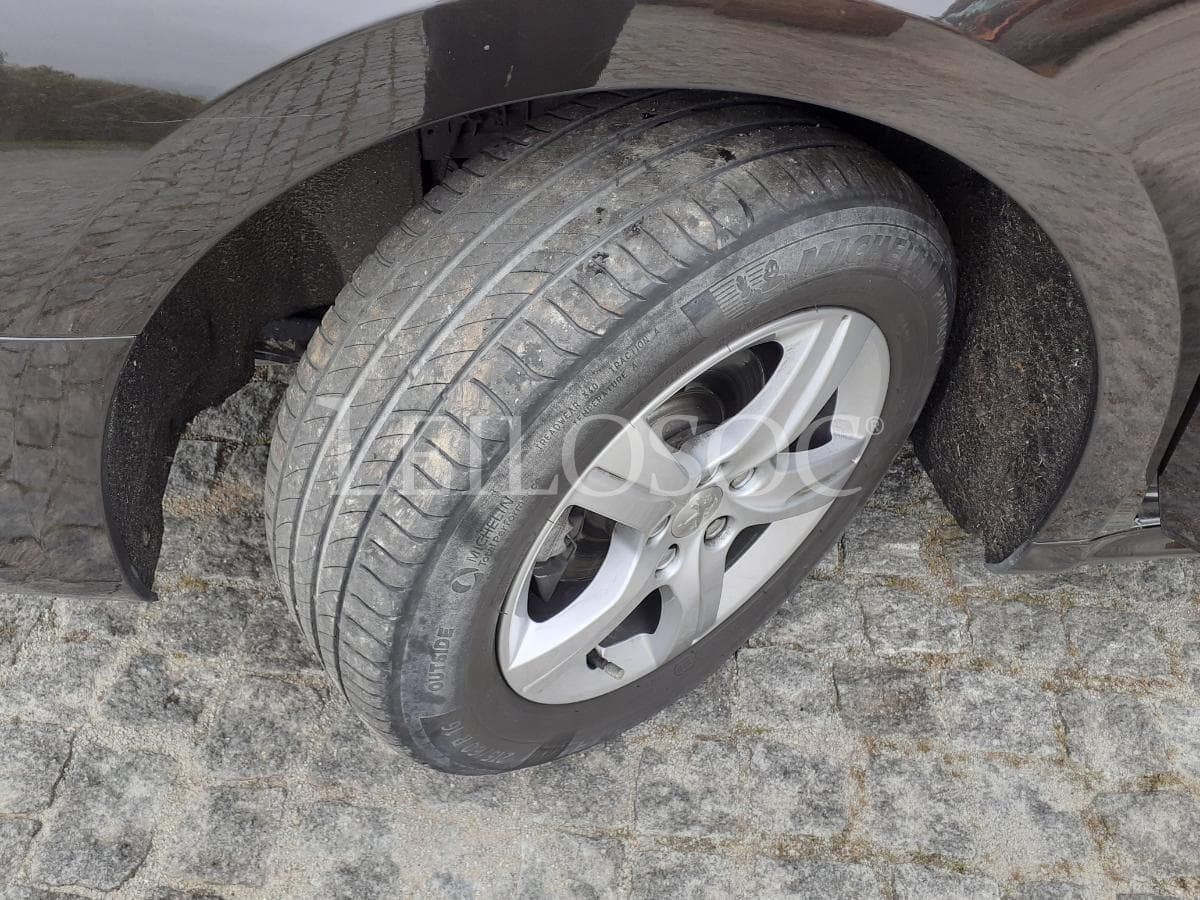 Peugeot 508 SW 1.6 Blue HDI · Ano 2015 — image 24