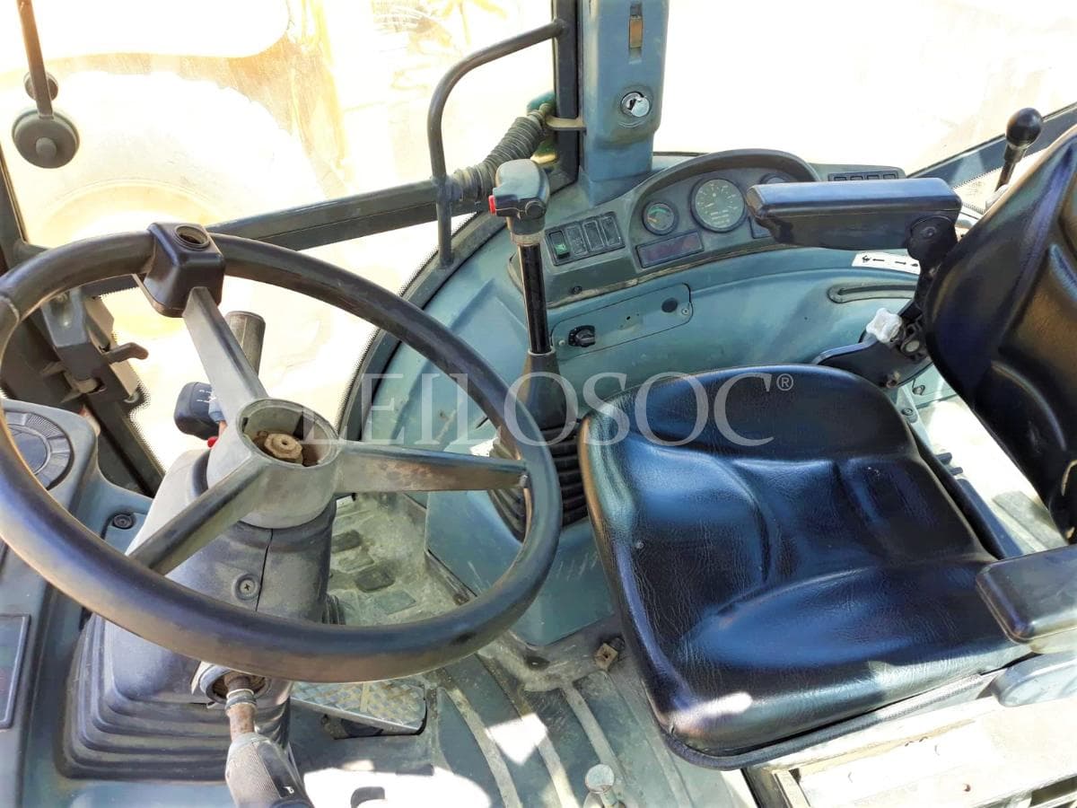 Rectro excavadora New Holland NH95 — imagem 13