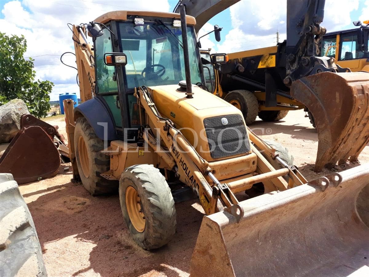 Rectro excavadora New Holland NH95 — imagem 2