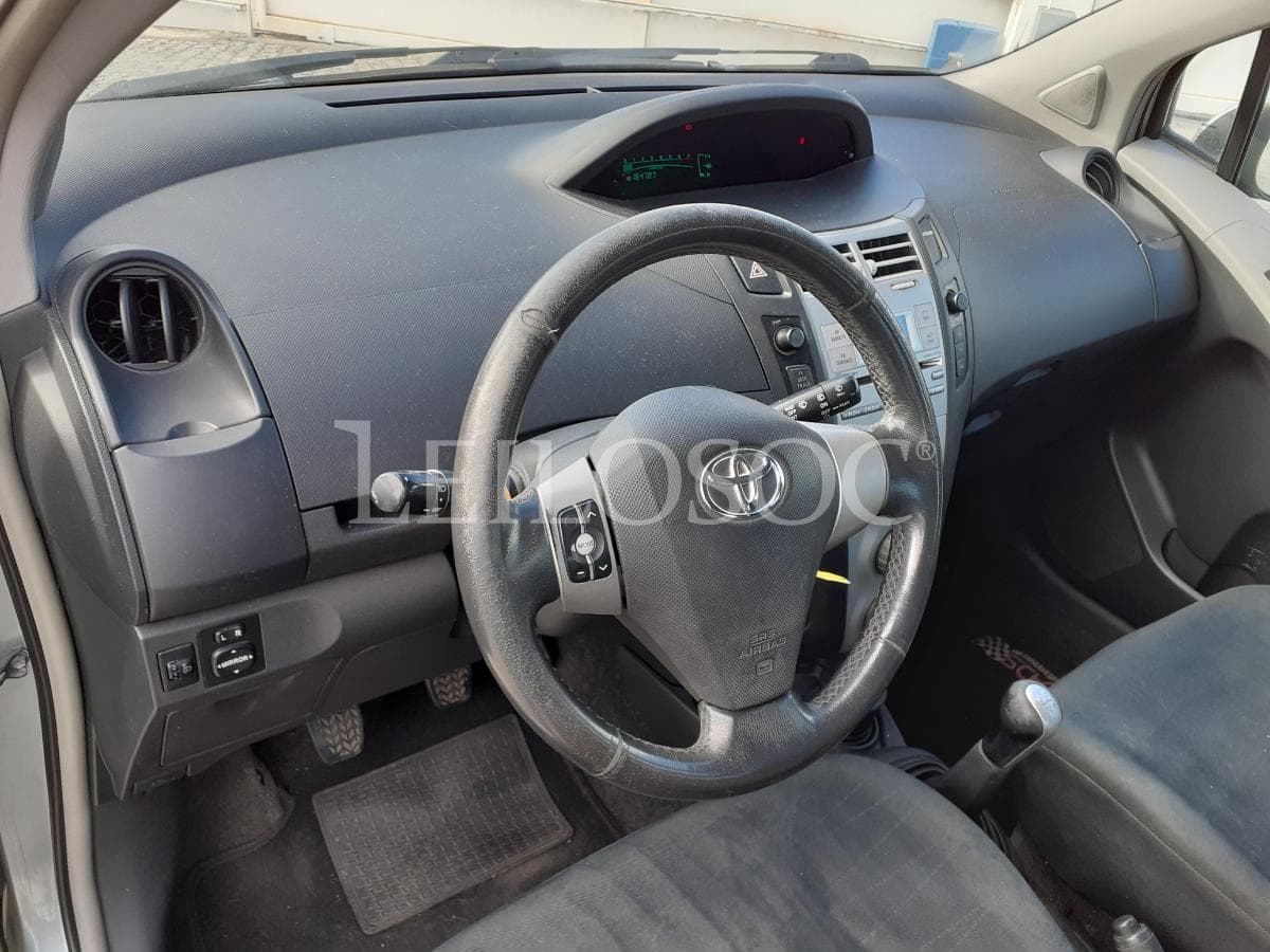 Toyota Yaris 1.0 VVT-i ·  Ano 2008 — imagem 10