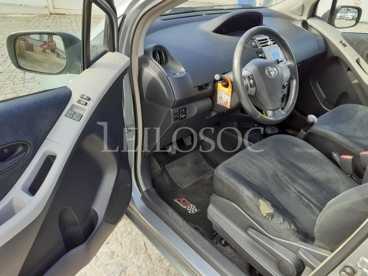 Toyota Yaris 1.0 VVT-i ·  Ano 2008 — imagem 7