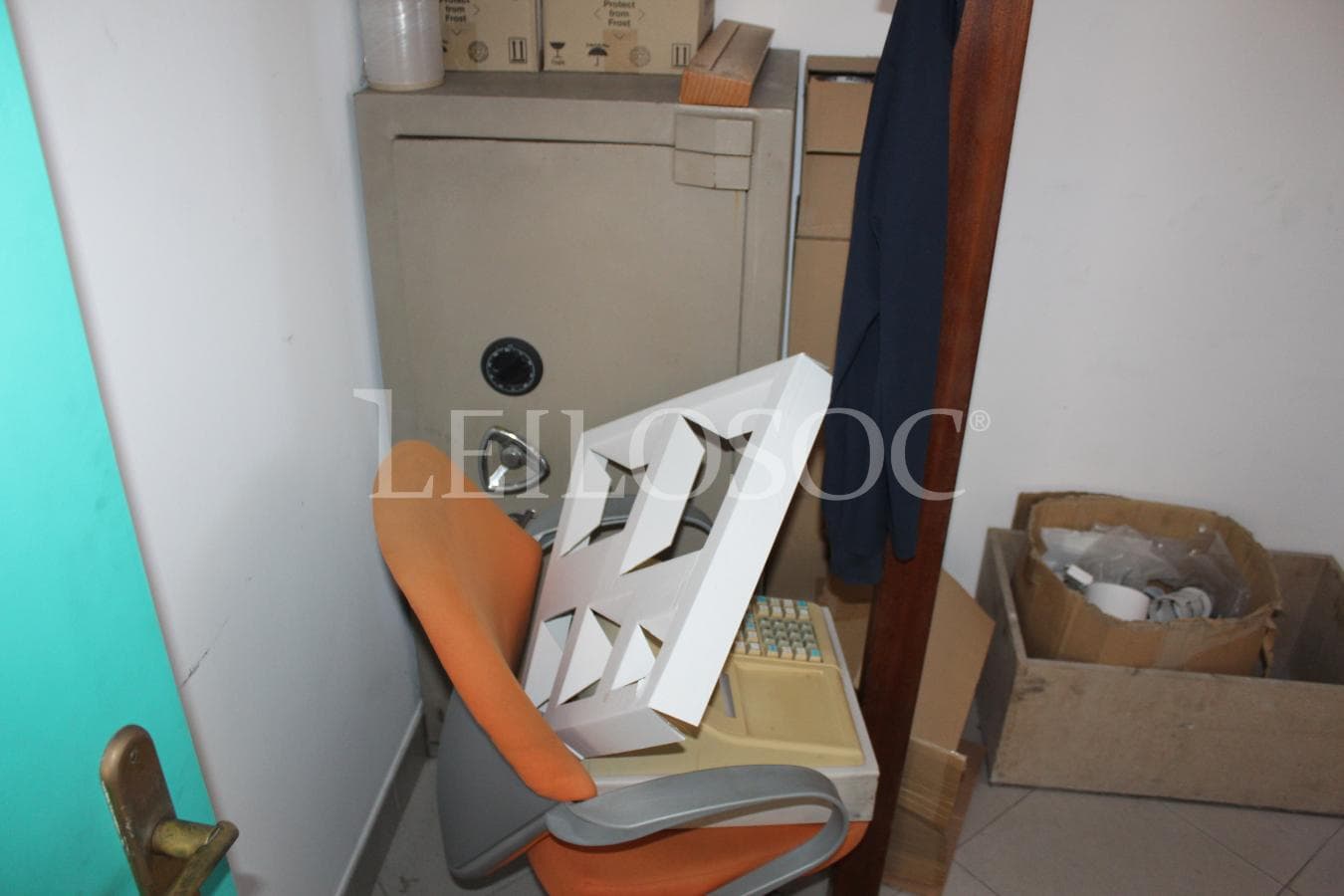 Equipamiento de Oficina + Varios — imagen 9