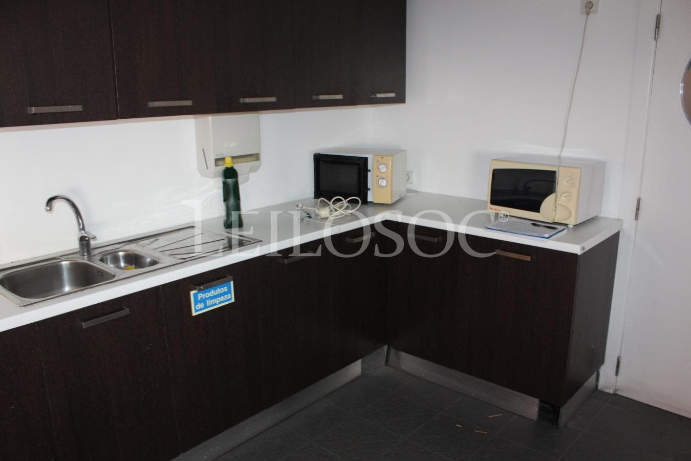 Equipamiento de comedor y vestuario + Equipamiento de Oficina — imagen 3