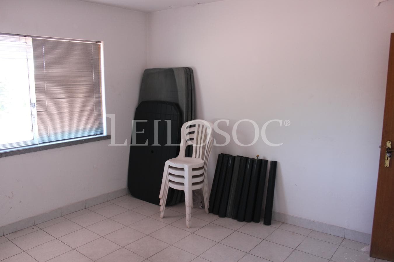 Equipamiento de comedor y vestuario + Equipamiento de Oficina — imagen 10