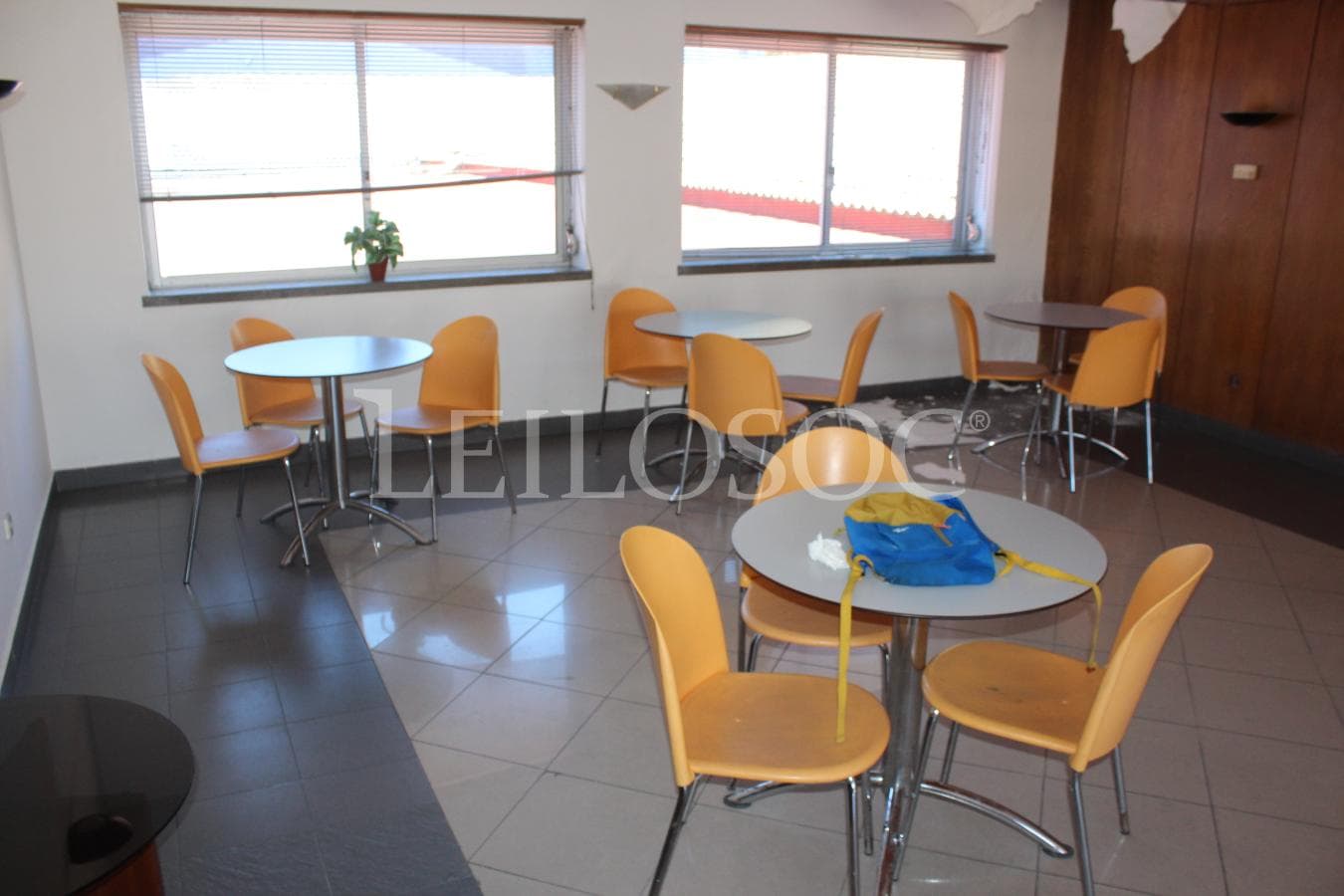 Equipamiento de comedor y vestuario + Equipamiento de Oficina — imagen 8