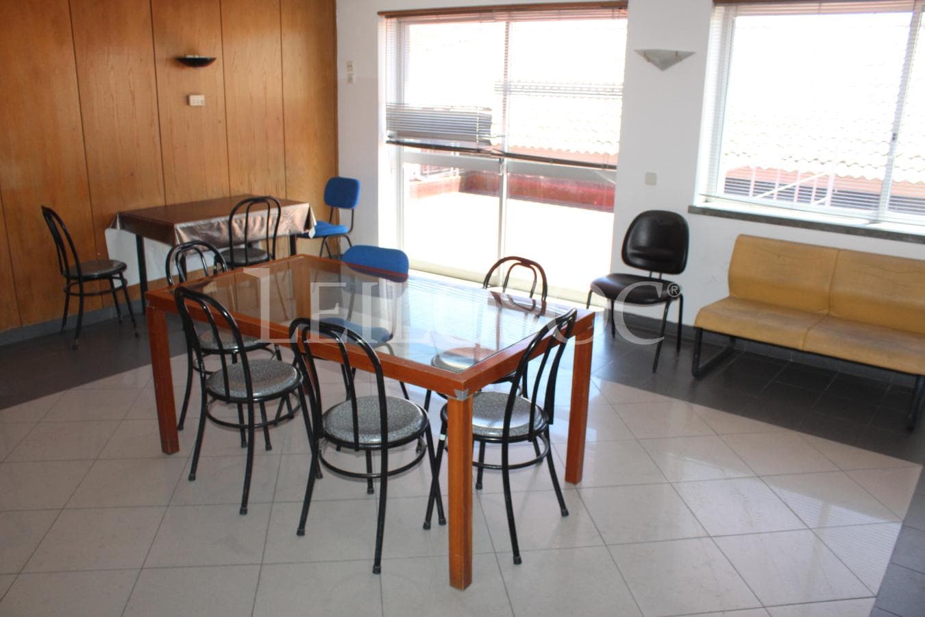 Equipamiento de comedor y vestuario + Equipamiento de Oficina — imagen 7
