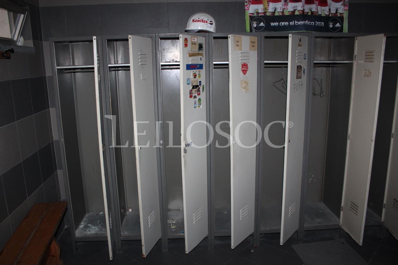 Equipamiento de comedor y vestuario + Equipamiento de Oficina — imagen 11