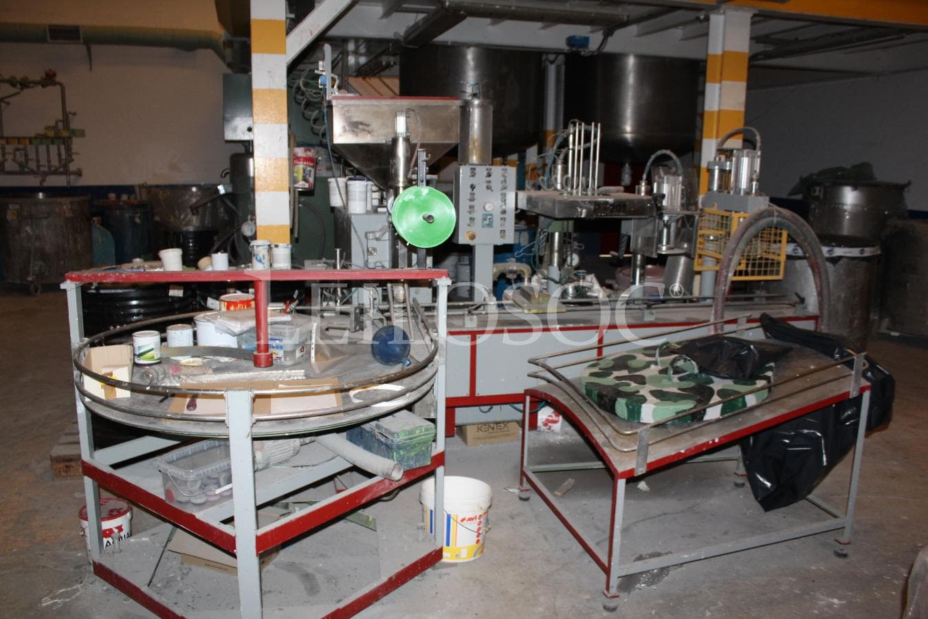Linha de enchimento + Agitadores máquinas de afinação de cores + Máquina de lavar e bomba + Balanças + Cubas — imagen 1