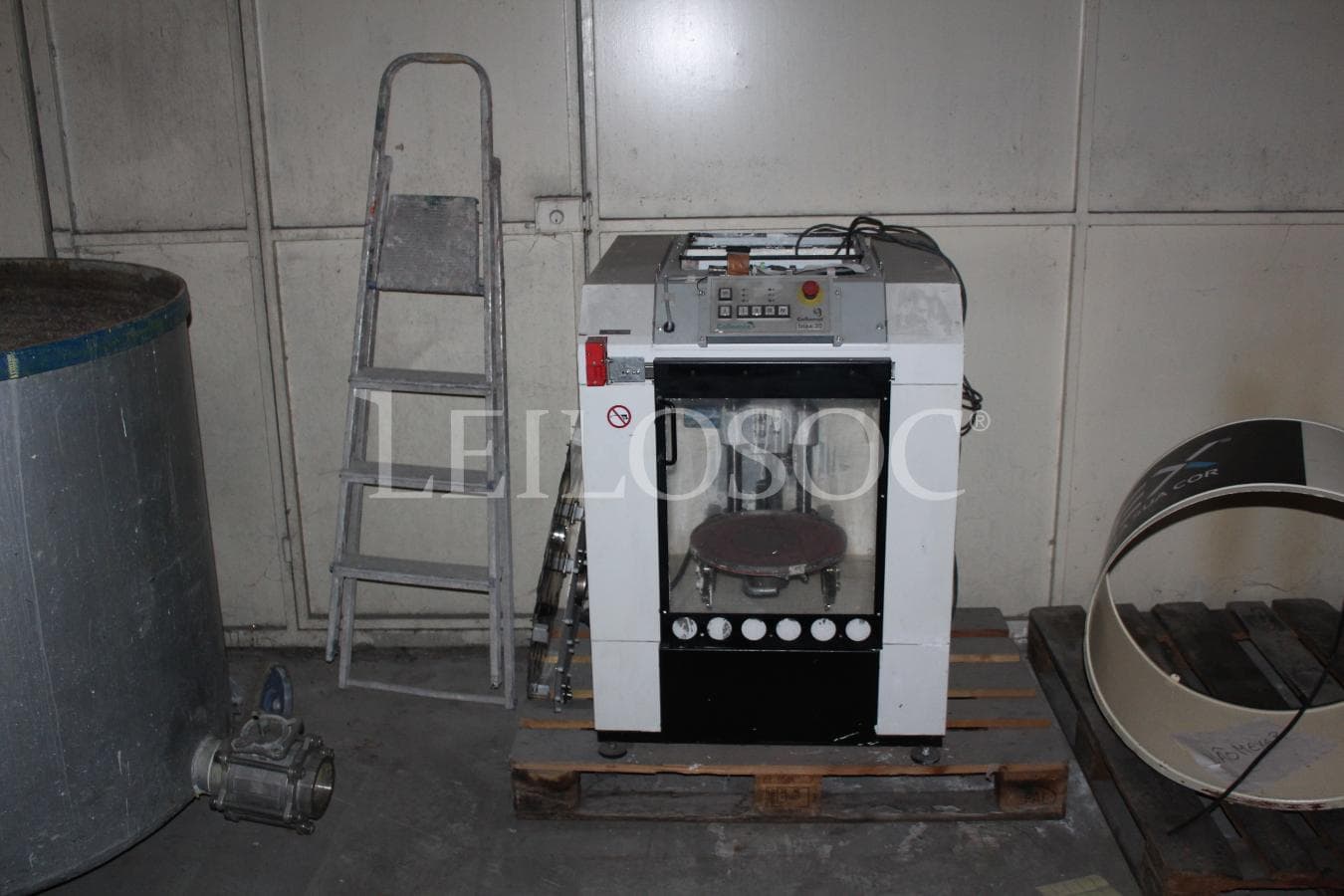 Linha de enchimento + Agitadores máquinas de afinação de cores + Máquina de lavar e bomba + Balanças + Cubas — imagen 22