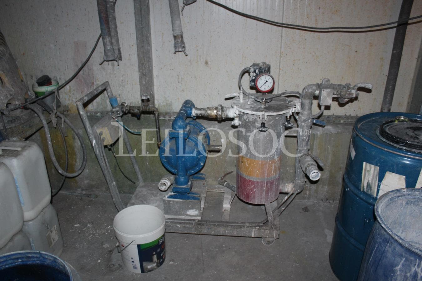 Linha de enchimento + Agitadores máquinas de afinação de cores + Máquina de lavar e bomba + Balanças + Cubas — imagen 2