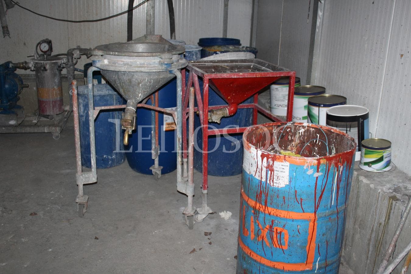 Linha de enchimento + Agitadores máquinas de afinação de cores + Máquina de lavar e bomba + Balanças + Cubas — imagen 17