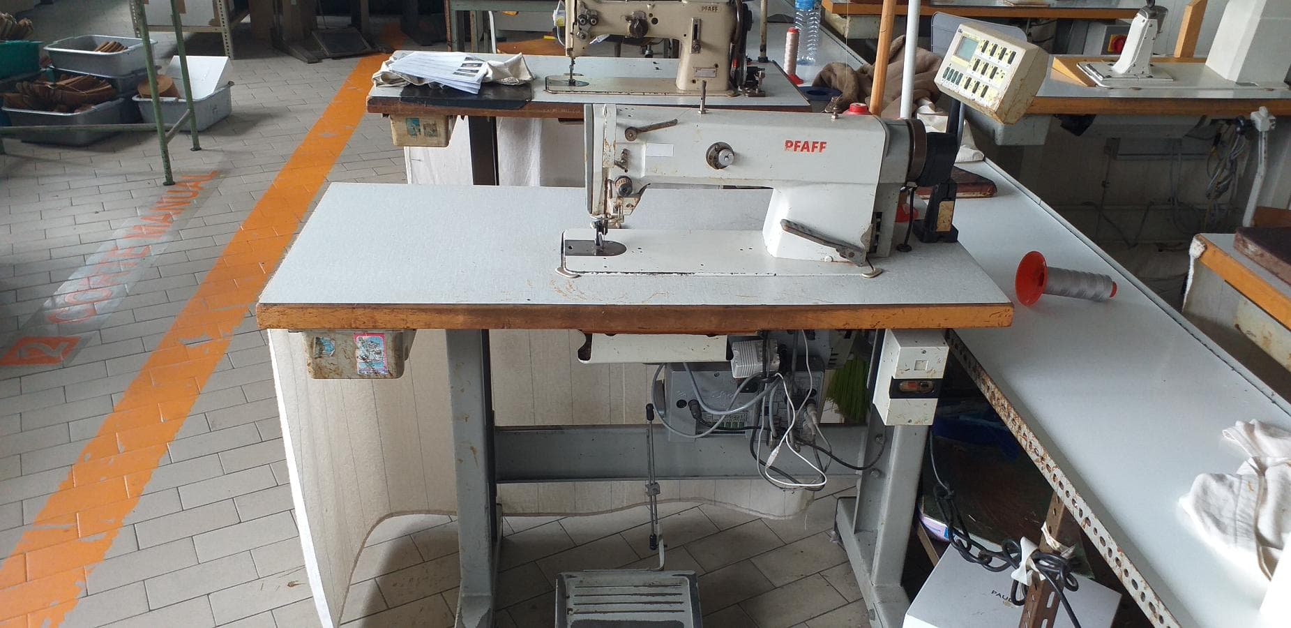 Máquina de Costura  +  Equipamento Diverso — imagem 2