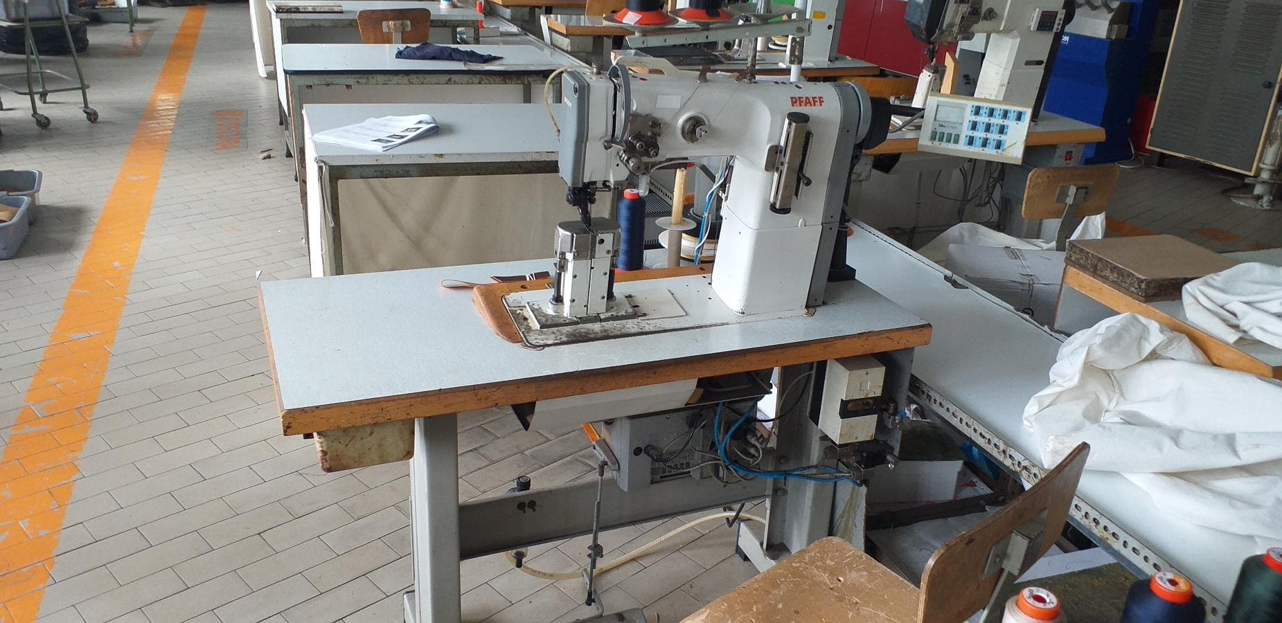 Máquina de Costura  +  Equipamento Diverso — imagem 3