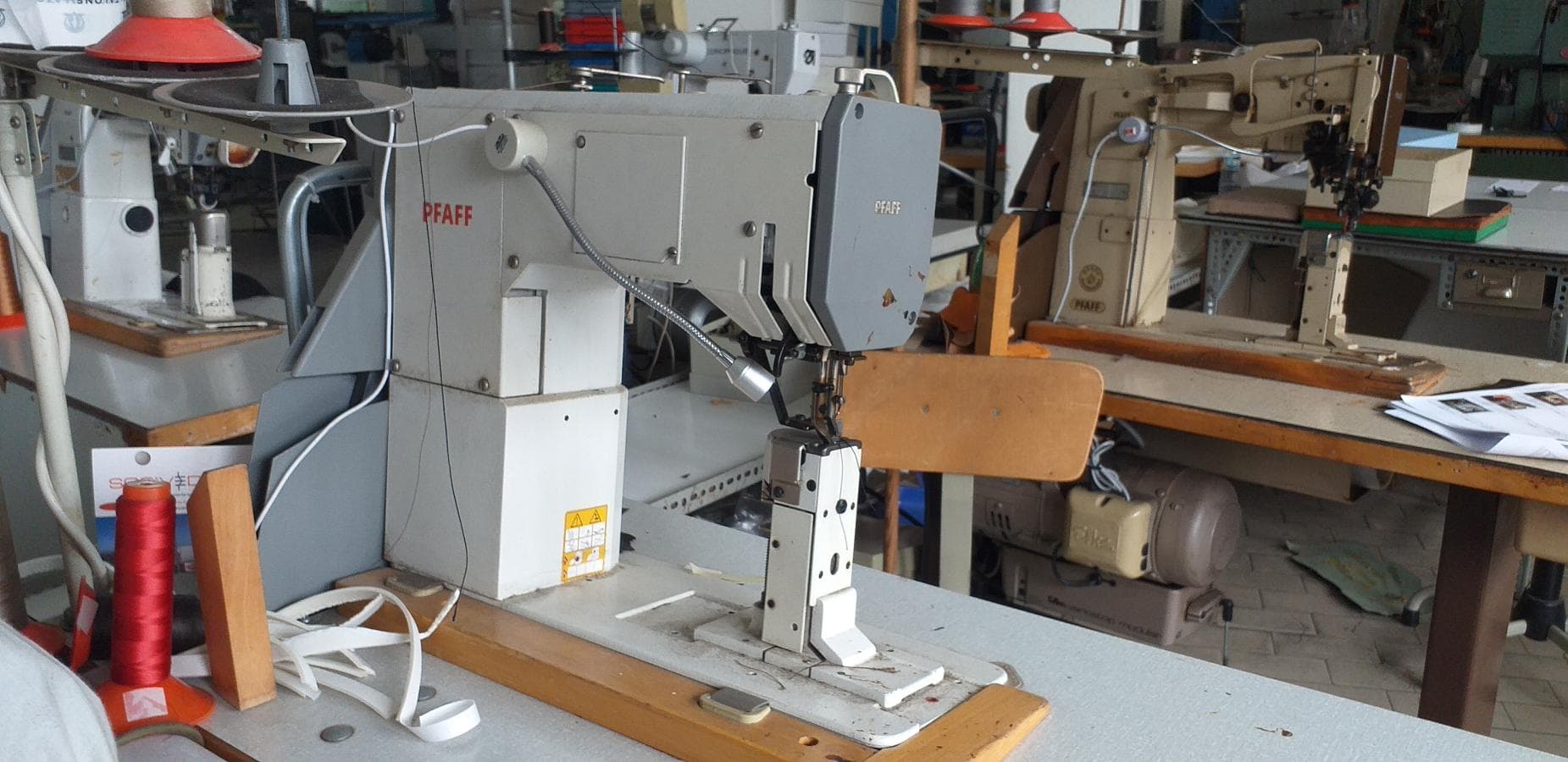 Máquina de Costura  +  Equipamento Diverso — imagem 30