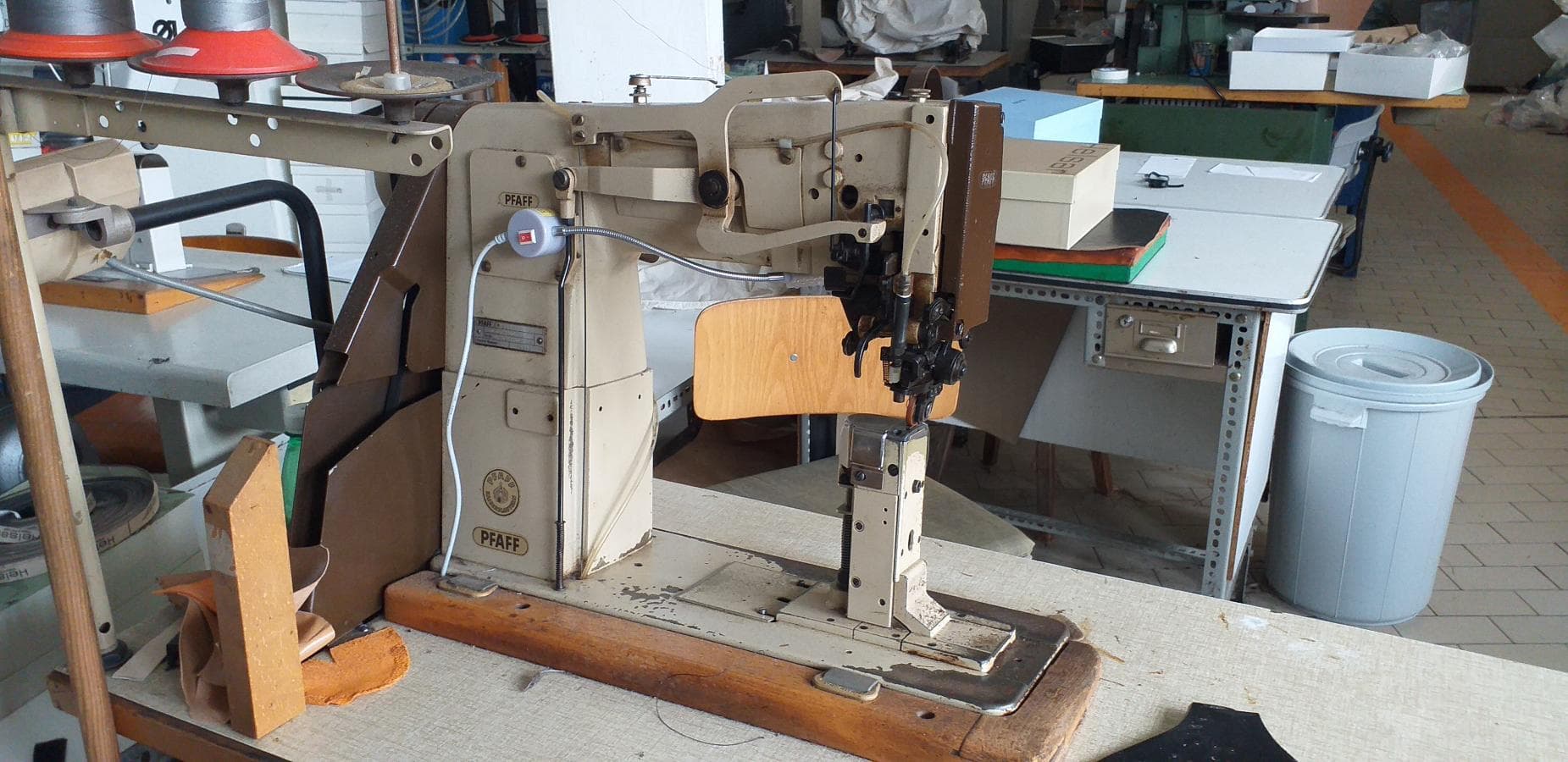 Máquina de Costura  +  Equipamento Diverso — imagem 31